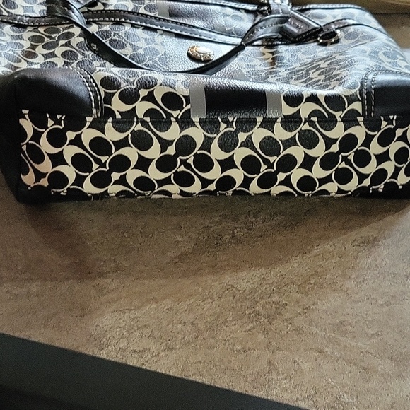 Coach purse - Picture 8 of 10